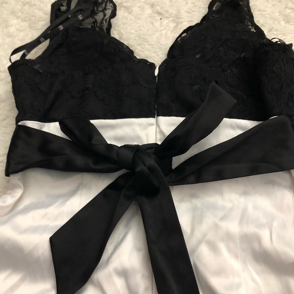 HOT ITEM Black and White Silky dress - Picture 7 of 7